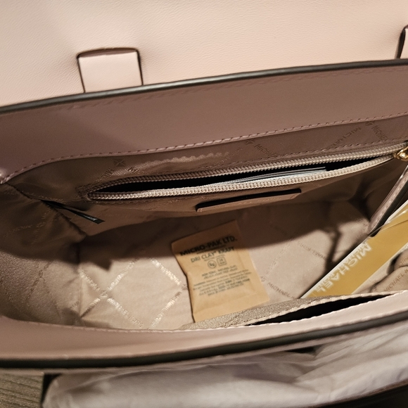 Michael kors Manhattan medium leather logo satchel bag. - Picture 9 of 10